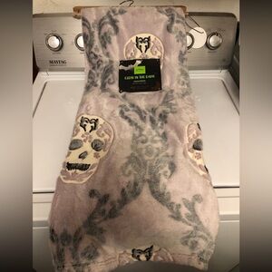 Glow in the dark Halloween skull blanket NWT